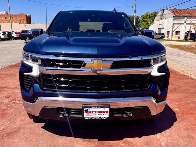 Used 2023 Chevrolet Silverado 1500 LTImage 2