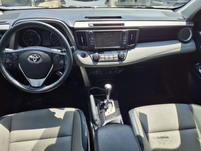 2016 Toyota RAV4 LimitedImage 4