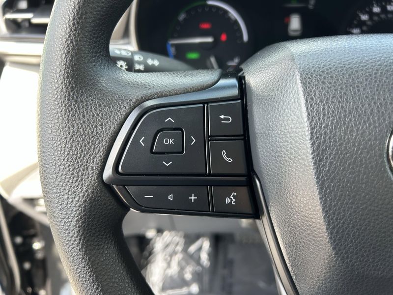 2023 Toyota Sienna LEImage 28