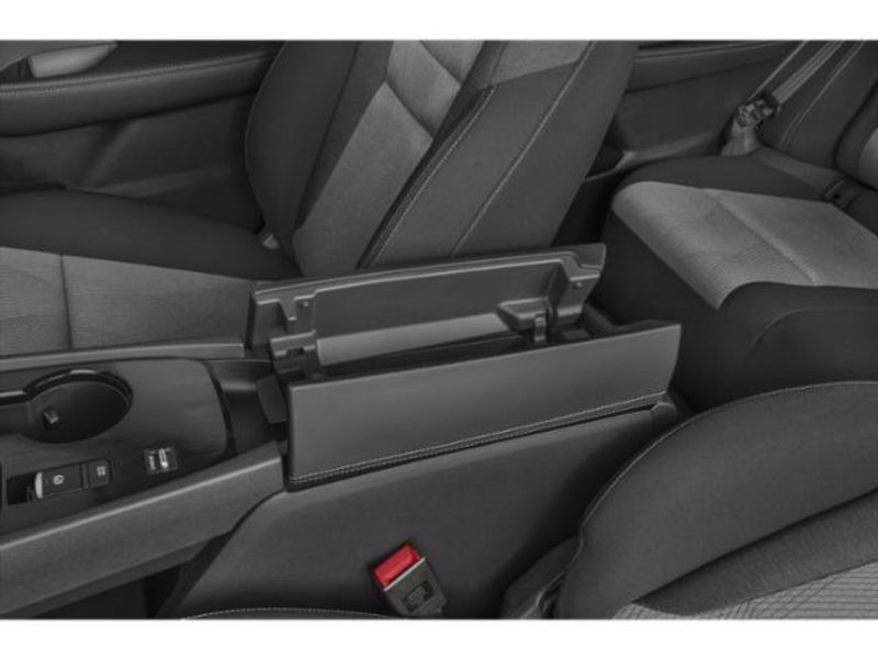 2025 Nissan Rogue SV photo 13