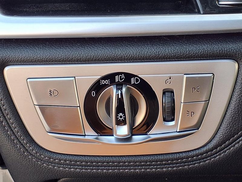 2017 BMW 750i 750iImage 21