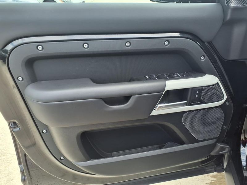 2024 Land Rover Defender SImage 22