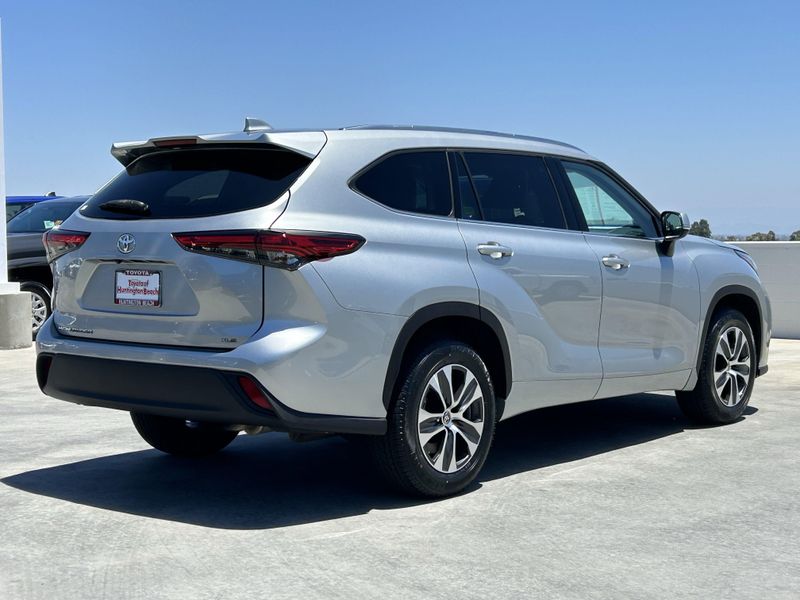 Used 2021 Toyota Highlander XLEImage 3