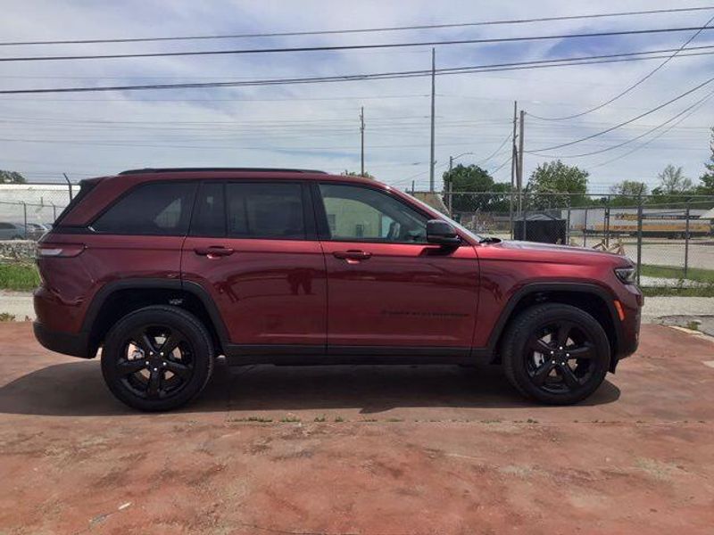 New 2025 Jeep Grand Cherokee Altitude X 4x2Image 7