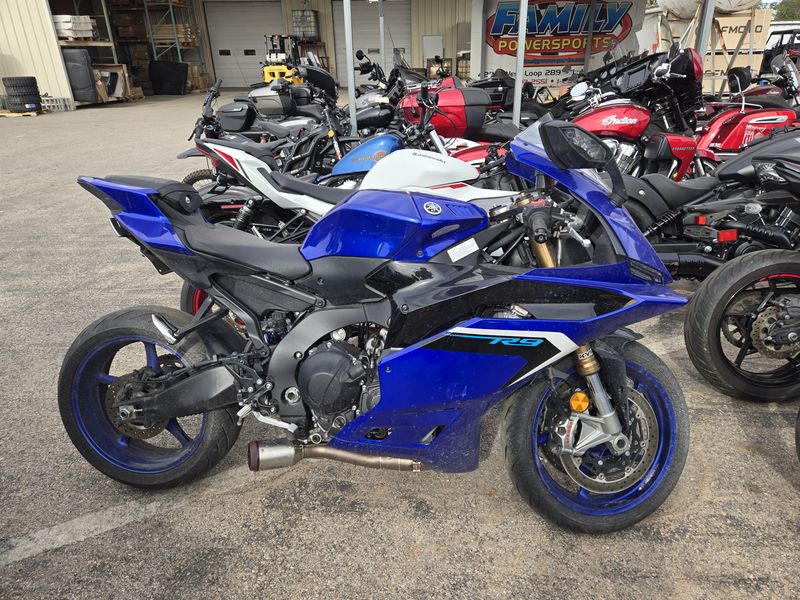 USED 2025 YAMAHA YZF-R9 Image 2