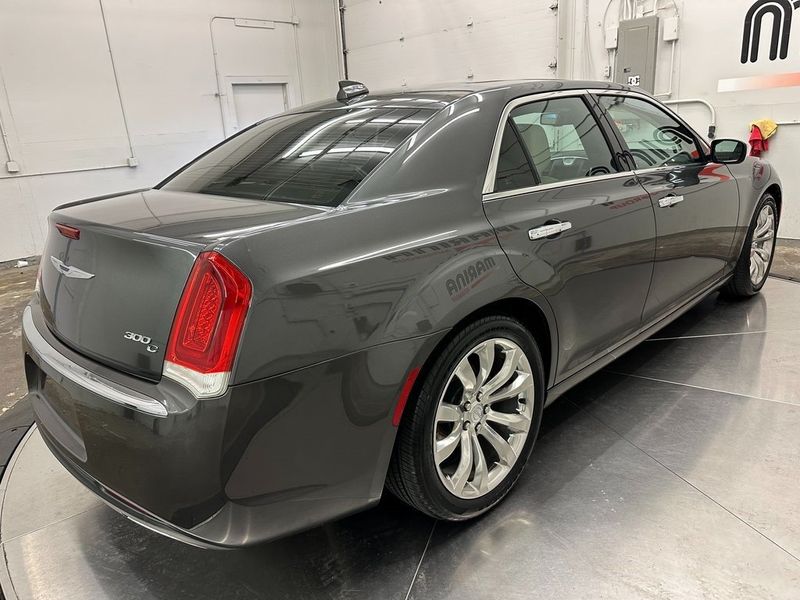 2016 Chrysler 300C BaseImage 16