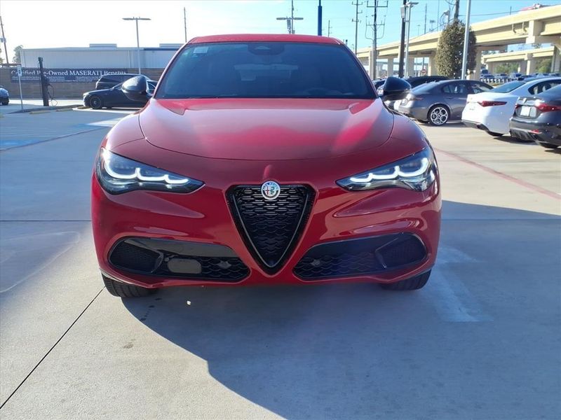 2025 Alfa Romeo Stelvio Sprint Base photo 2