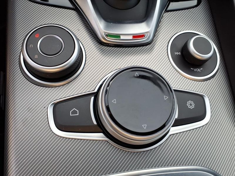Used 2024 Alfa Romeo Giulia TiImage 22