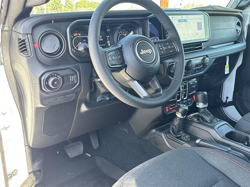 New 2025 Jeep Wrangler 4-door RubiconImage 15