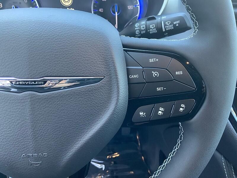 2026 Chrysler Pacifica Limited photo 10