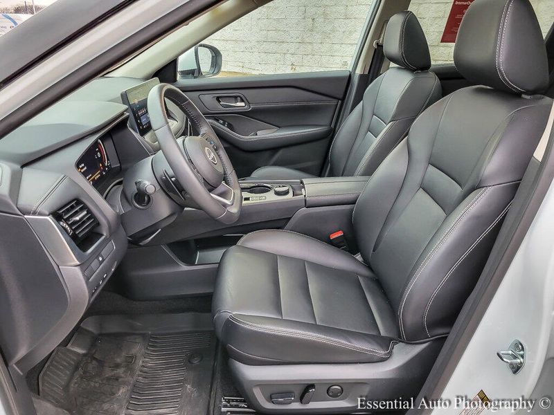 2024 Nissan Rogue SL photo 4