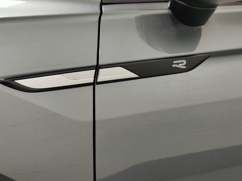 Used 2022 Volkswagen Tiguan SE R-Line Black AWD w/SUnroofImage 6