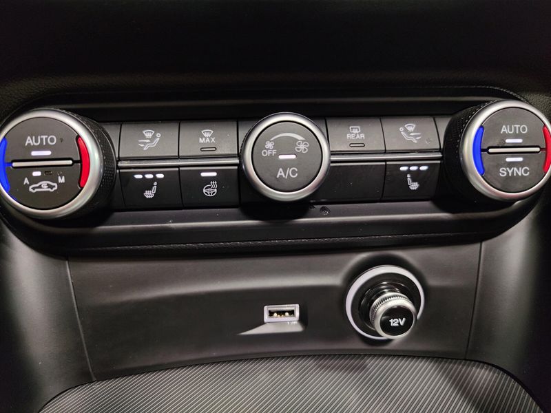 Used 2023 Alfa Romeo Stelvio Veloce AWD w/Sunroof & NavImage 22