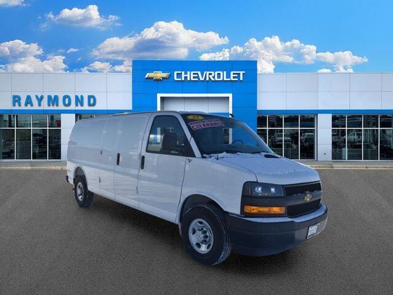 New 2025 Chevrolet Express 3500 Work VanImage 11