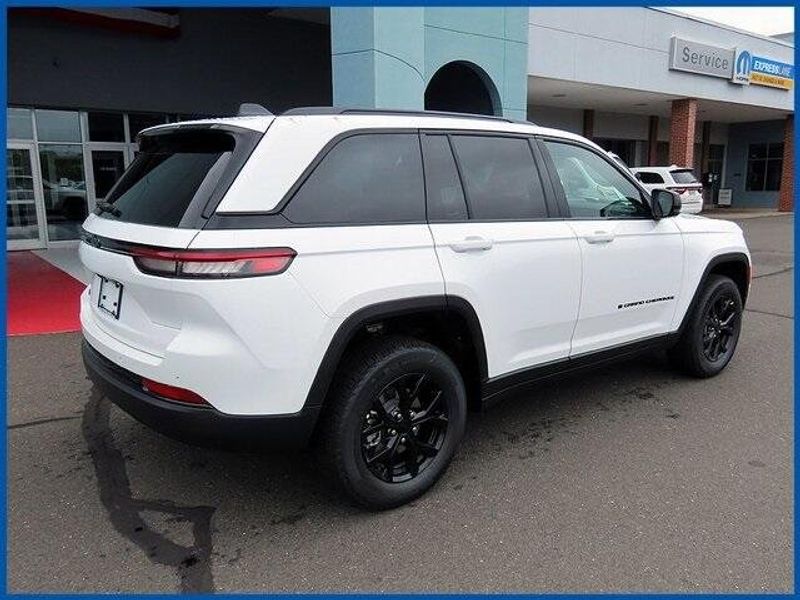 New 2025 Jeep Grand Cherokee Image 7