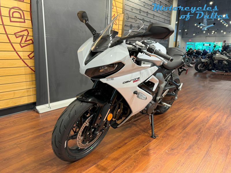 2025 Triumph Daytona 660 Image 5