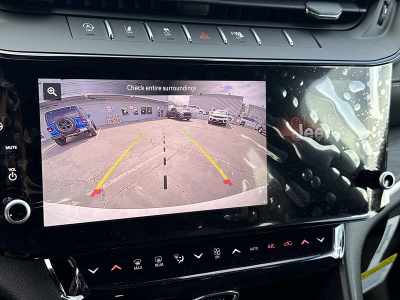 New 2026 Jeep Grand Cherokee Laredo Altitude 4x4