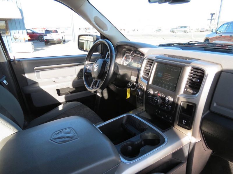 Used 2015 RAM 1500 Big Horn 4x4 4dr Crew Cab 5.5 ft. SB PickupImage 11
