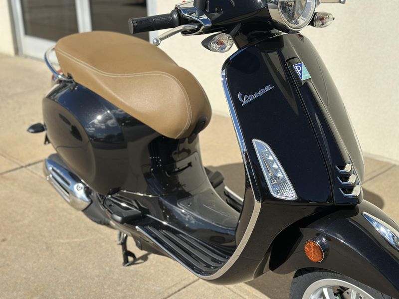 2023 Vespa PRIMAVERA 150 in a NERO CONV exterior color. Cross Country Powersports 732-491-2900 crosscountrypowersports.com 