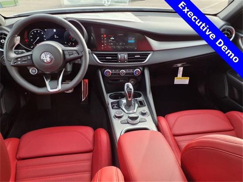 New 2025 Alfa Romeo Giulia VeloceImage 13