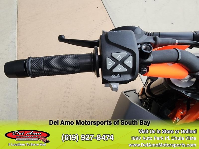 2023 KTM 390 DUKE  in a GREY exterior color. Del Amo Motorsports of South Bay (619) 547-1937 delamomotorsports.com 