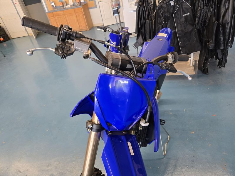 2025 Yamaha YZ85LW TEAM BLUE Image 14