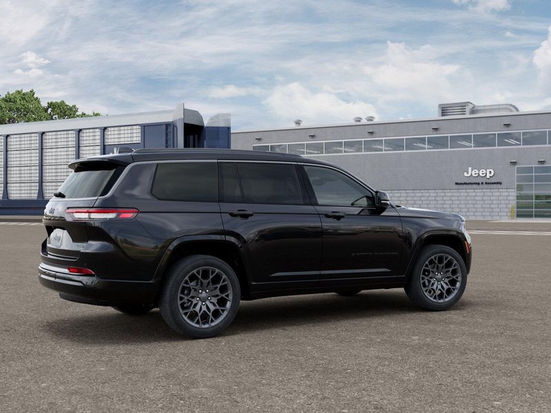 New 2026 Jeep Grand Cherokee L Summit 4x4Image 4