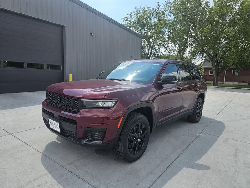 2025 Jeep Grand Cherokee L Altitude XImage 2