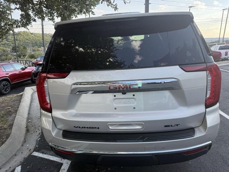 2023 Gmc Yukon XL SLT photo 9