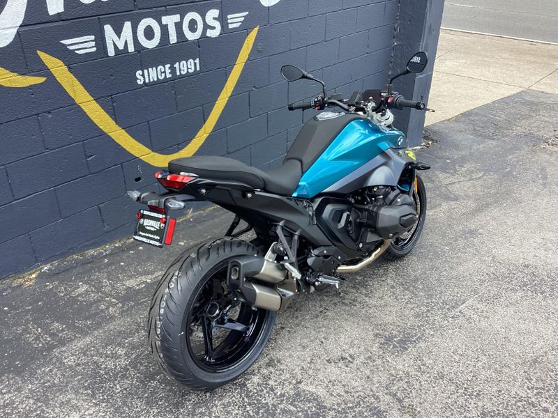 New 2026 BMW R1300R 