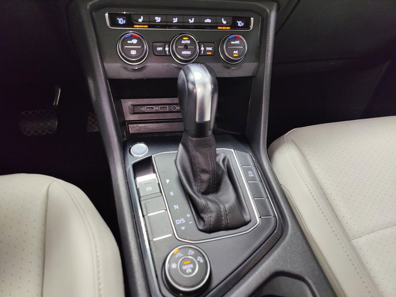 Used 2020 Volkswagen Tiguan SE AWD w/SunroofImage 19