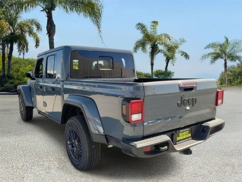 New 2026 Jeep Gladiator Sport S 4x4