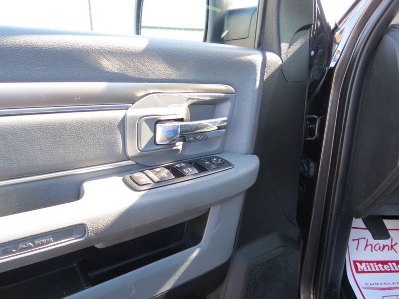 Used 2017 RAM 1500 SLT 4x4 4dr Crew Cab 5.5 ft. SB PickupImage 32