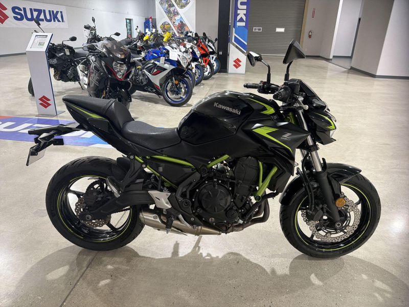 Used 2022 Kawasaki Z650  in a BLACK exterior color. Victorville Del Amo Motorsports 760-241-7387 delamomotorsportsofvictorville.com 