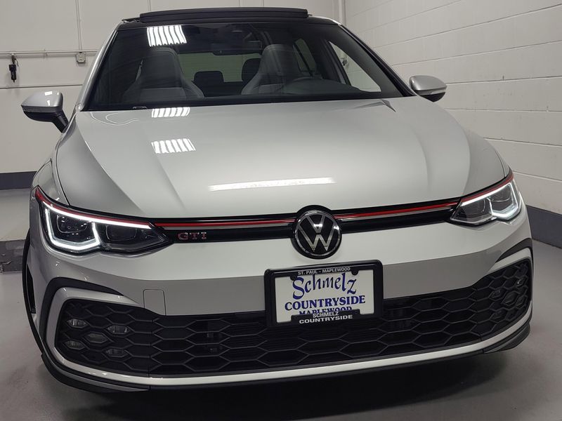 2022 Volkswagen Golf GTI SE w/Sunroof/Leather PkgImage 2