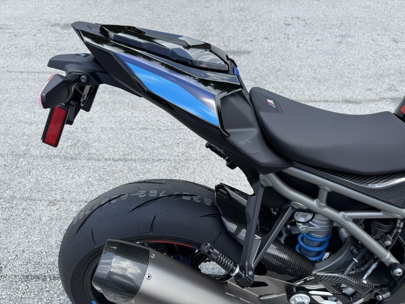 2025 BMW M 1000 R 