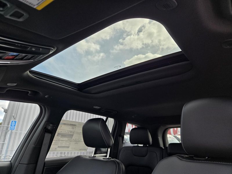 New 2026 Jeep Grand Cherokee Laredo Altitude 4x2