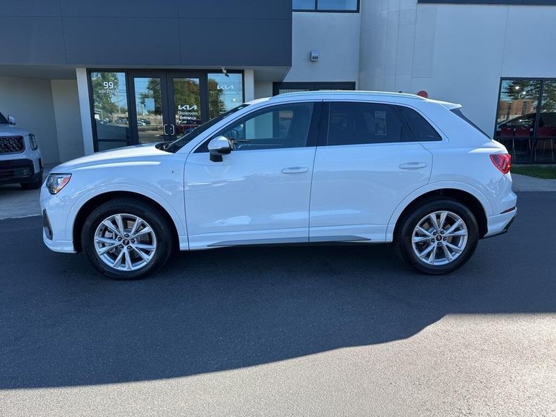 2021 Audi Q3 S line Premium photo 2