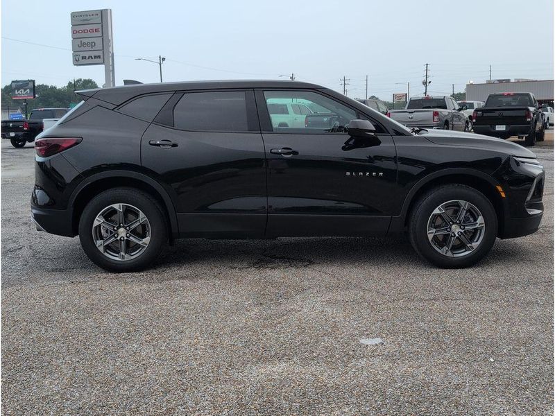 Used 2025 Chevrolet Blazer LTImage 6