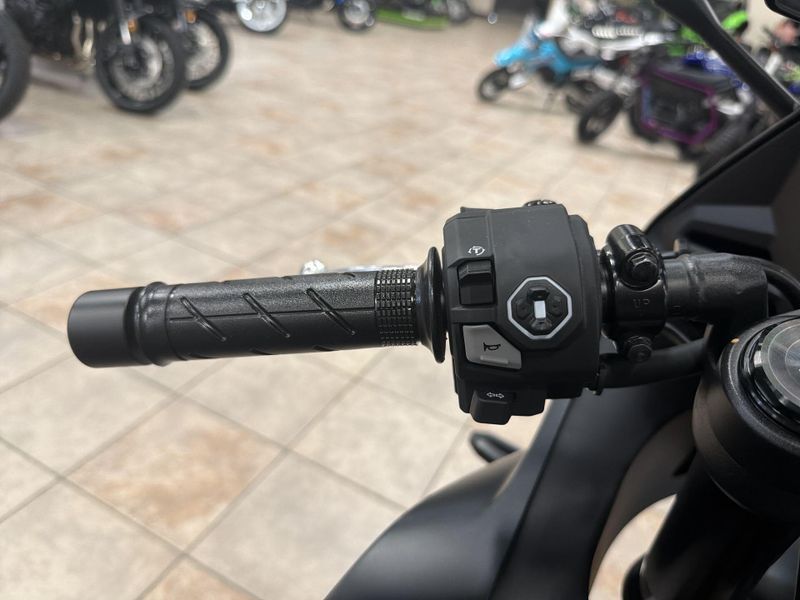 New 2026 Honda CBR650R E-CLUTCH Image 22