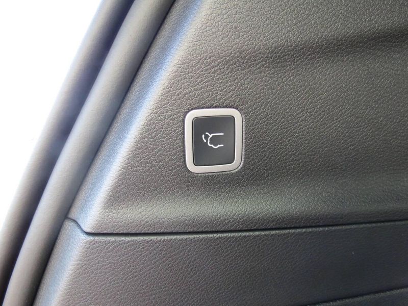 New 2026 Chrysler Pacifica SelectImage 30