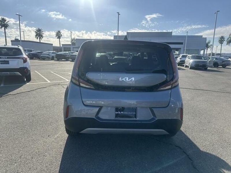 Used 2023 Kia Soul LXImage 4