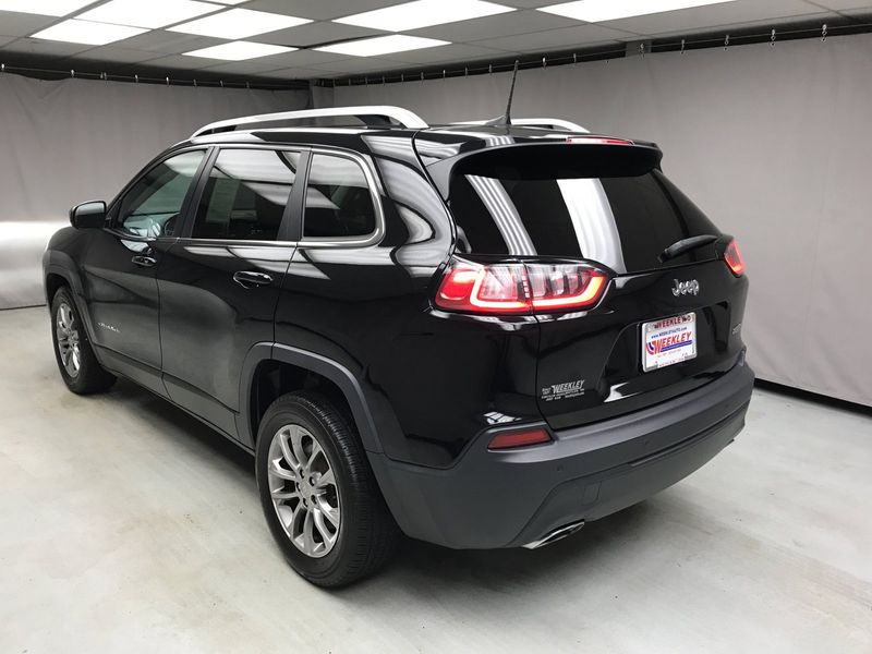 2019 Jeep Cherokee Latitude Plus in a Diamond Black Crystal Pearl Coat exterior color and Blackinterior. Weekley Chrysler Dodge Jeep Co 419-740-1451 weekleychryslerdodgejeep.com 