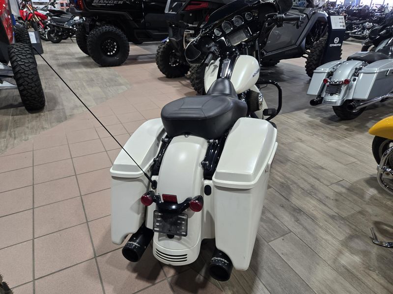 USED 2018 HARLEY STREET GLIDE SPECIAL Image 6