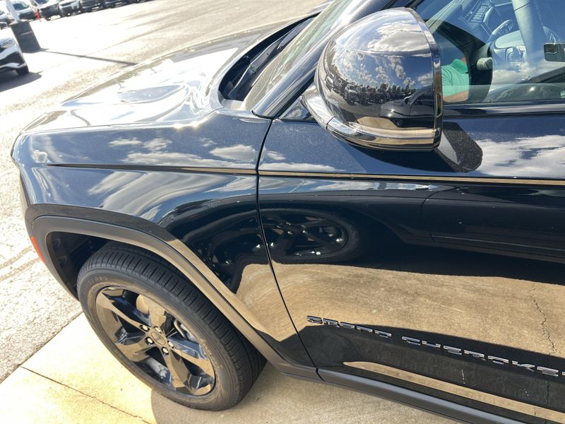 New 2025 Jeep Grand Cherokee Limited 4x4Image 12