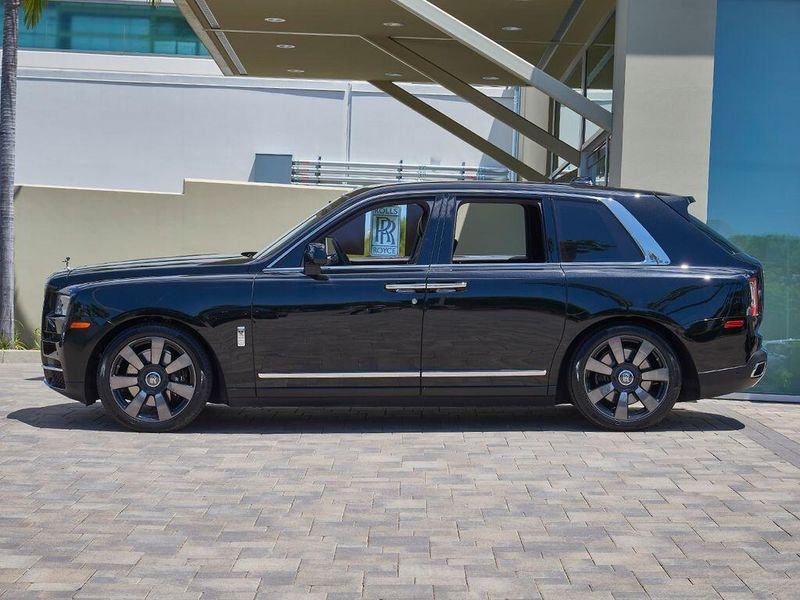 Used 2024 Rolls-Royce Cullinan Image 3
