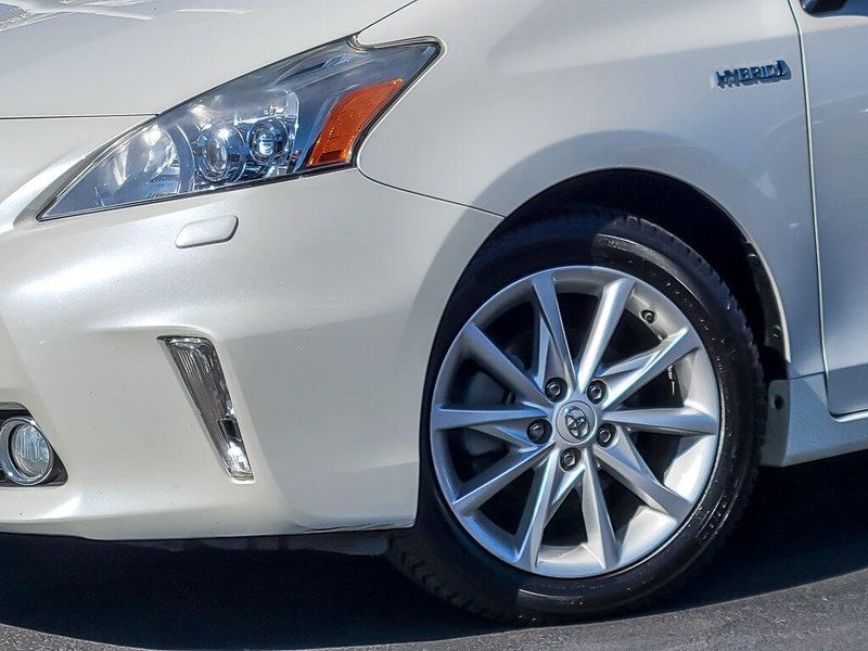 2012 Toyota Prius V Two photo 3
