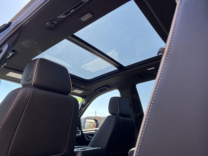 2023 Gmc Yukon SLT photo 37