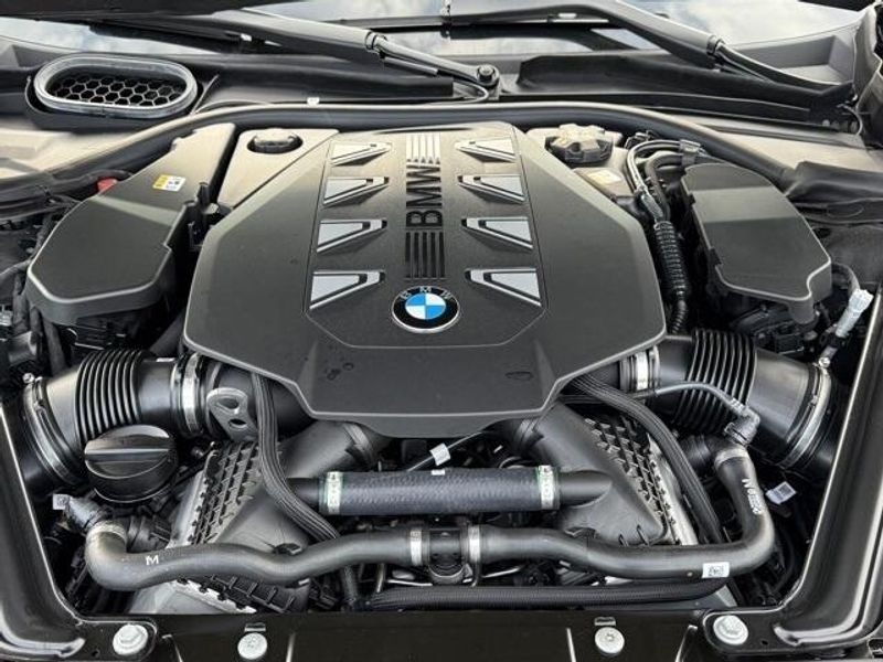 Used 2025 BMW 7 Series 760i xDriveImage 32