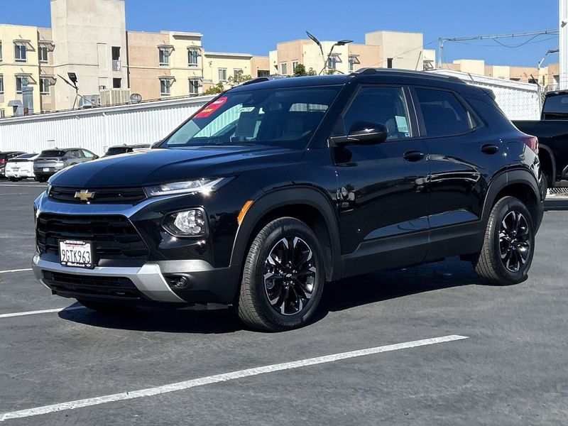Used 2023 Chevrolet Trailblazer LTImage 2